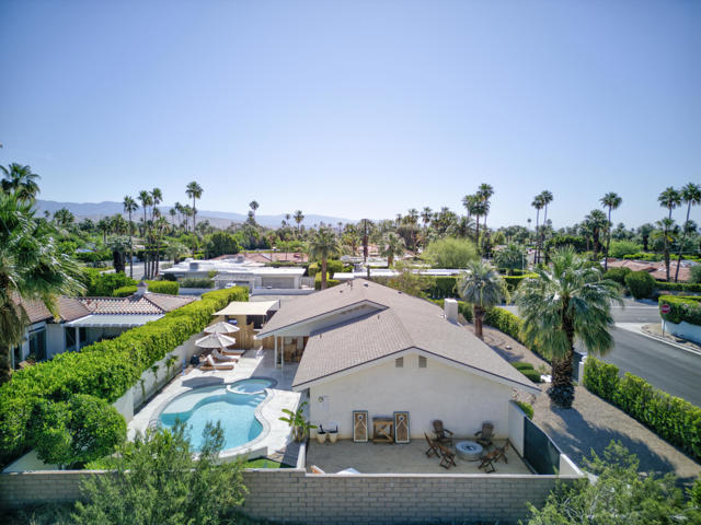 1190 E Buena Vista Drive, Palm Springs CA: https://media.crmls.org/mediaz/cb94febc-948c-4e1a-b2b6-10db569ae83d.jpg