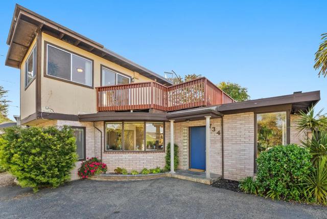 734 Seacliff Drive, Aptos CA: https://media.crmls.org/mediaz/cb950cac-4e5f-4d09-a25a-2cd6bb33d7ba.jpg