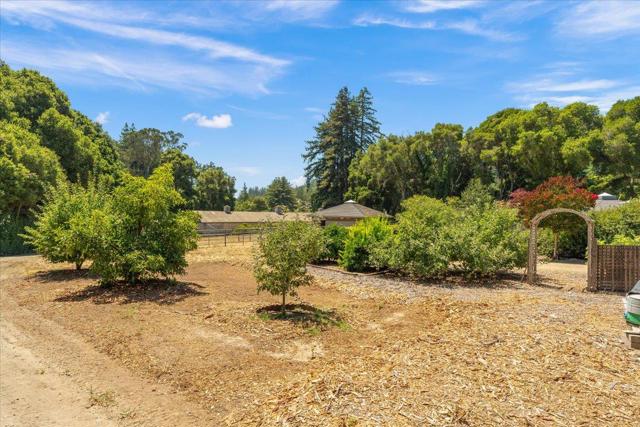 4711 Old San Jose Road, Soquel CA: https://media.crmls.org/mediaz/cb955d8b-e74c-44b9-a958-281cfb7cd888.jpg
