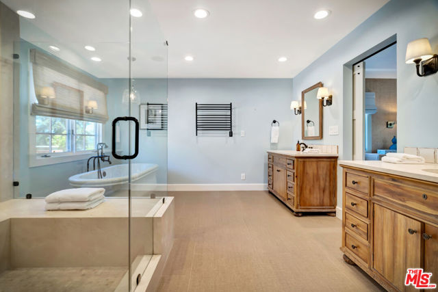 14071 Roblar Road, Sherman Oaks CA: https://media.crmls.org/mediaz/cb95c175-6a25-4cbf-87bc-1df9c7d7ff6e.jpg