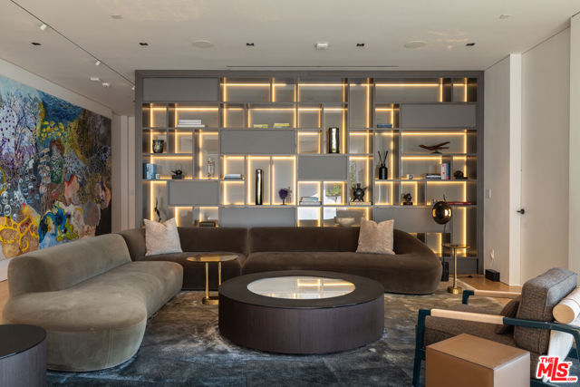 5 Bed Home for Sale in Los Angeles, California