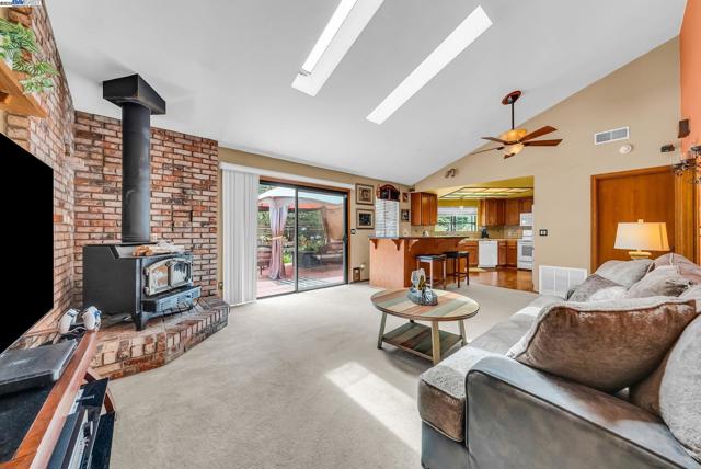 22 Cobblestone Ct, San Ramon CA: https://media.crmls.org/mediaz/cb960eeb-5d2e-4ed1-a67a-ac9db9f95df8.jpg