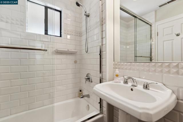 3081 Walnut Blvd, Walnut Creek CA: https://media.crmls.org/mediaz/cb963ccd-9455-4f07-b950-f0ae6411e75a.jpg