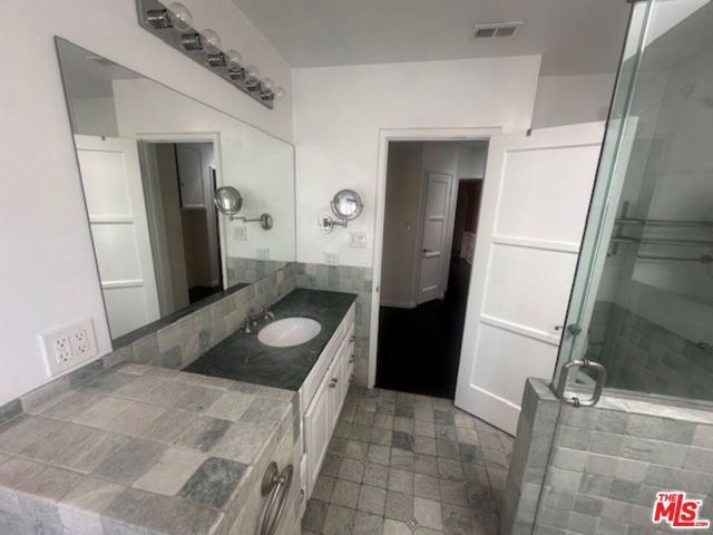 4715 Camellia Avenue, North Hollywood CA: https://media.crmls.org/mediaz/cb9644d4-1264-452d-9380-52a924f59770.jpg