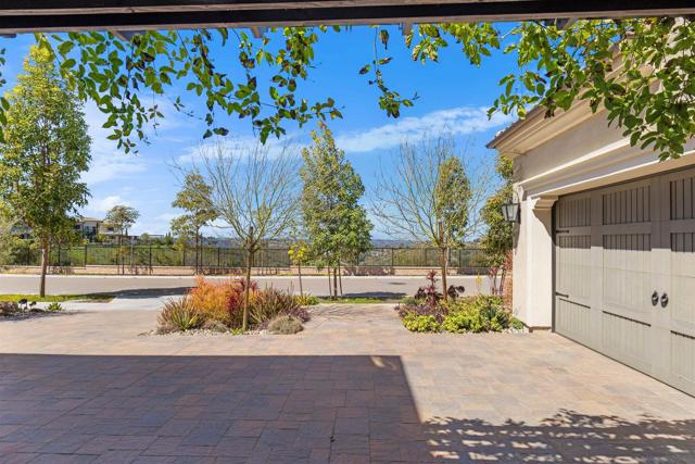 6183 Summit Crest Circle, San Diego CA: https://media.crmls.org/mediaz/cb96e595-0a6b-4c22-aa88-33fb1b51320f.jpg