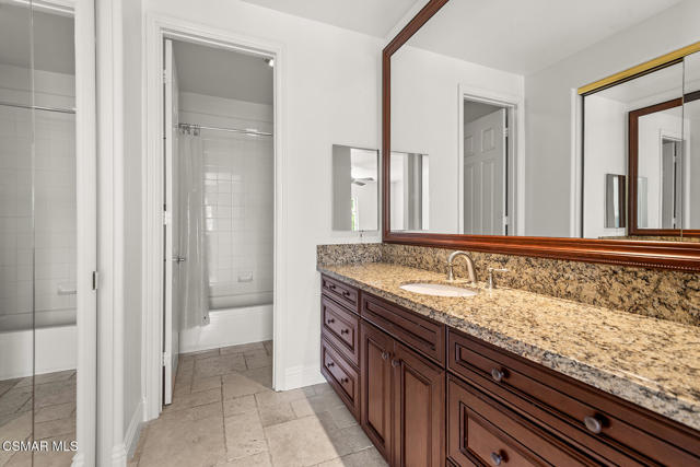 213 Heath Meadow Court, Simi Valley CA: https://media.crmls.org/mediaz/cb97af45-1842-4b71-8c72-d7553e939bef.jpg