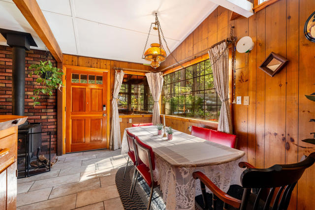 54820 Fern Drive, Idyllwild CA: https://media.crmls.org/mediaz/cb981859-6920-475a-a4e0-8f706a6b54ae.jpg