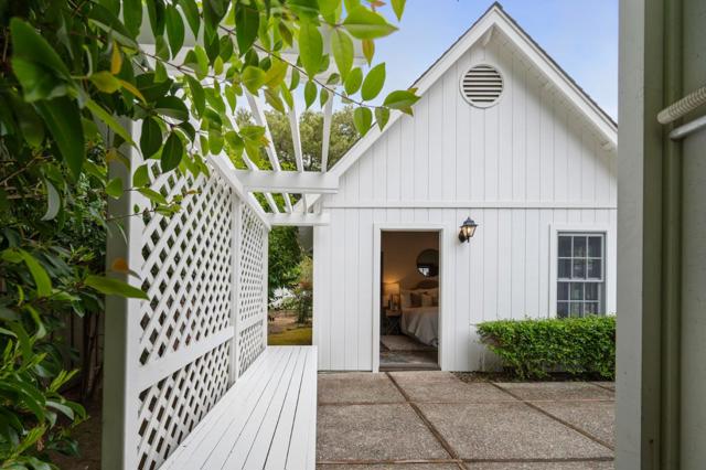 37 Lupin Lane, Atherton CA: https://media.crmls.org/mediaz/cb986583-0bf0-482d-9445-70739e984329.jpg