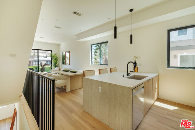 1343 S Ogden Drive, Los Angeles CA: https://media.crmls.org/mediaz/cb987795-d0c8-4643-955e-742fa4e9e956.jpg