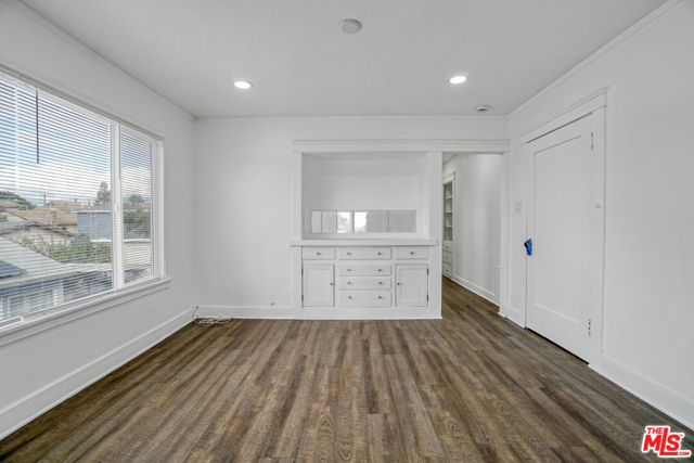 120 N Avenue 25, Los Angeles CA: https://media.crmls.org/mediaz/cb98bc72-c67f-41ee-b4c1-b87a0b0d5ef4.jpg