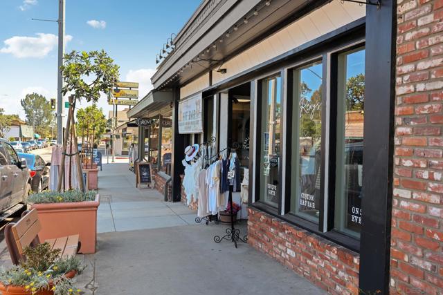 974 Via Hillview, Fallbrook CA: https://media.crmls.org/mediaz/cb98fa33-b59e-4bd1-b7f2-f0d593a9c255.jpg
