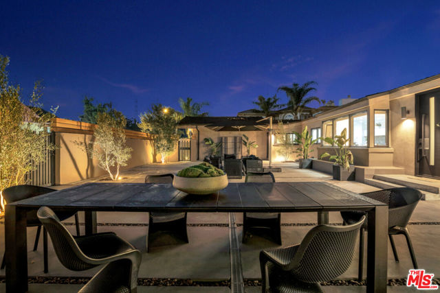 2960 LAKERIDGE Drive, Los Angeles CA: https://media.crmls.org/mediaz/cb993658-06af-40ec-8b09-da7adc111352.jpg