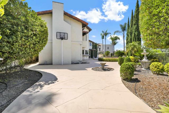 12206 Fairway Pointe Row, San Diego CA: https://media.crmls.org/mediaz/cb995f20-55d0-4e0d-83df-02ab0474d569.jpg