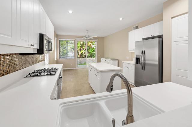 Detail Gallery Image 11 of 36 For 3234 W Canyon Ave, San Diego,  CA 92123 - 3 Beds | 2 Baths