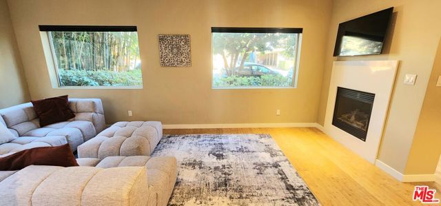 9008 Keith Avenue, West Hollywood CA: https://media.crmls.org/mediaz/cb9ae9e9-4ec1-413a-9ea8-d5808d4e9e58.jpg