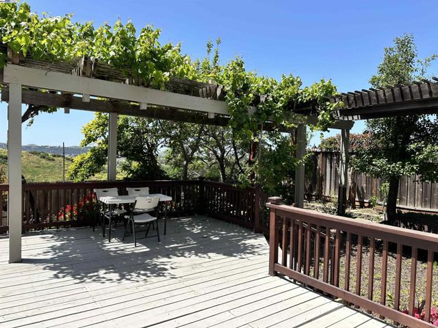 Image 18 of 38 For 293 Saybrook Way