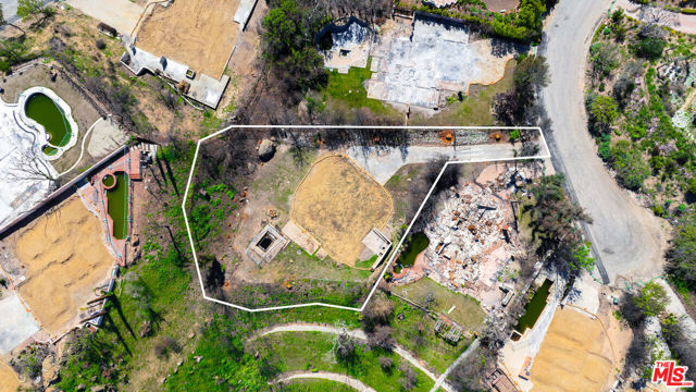 23310 W Pompano Street, Malibu CA: https://media.crmls.org/mediaz/cb9c254b-6a79-4c89-8a2a-abded5418cec.jpg