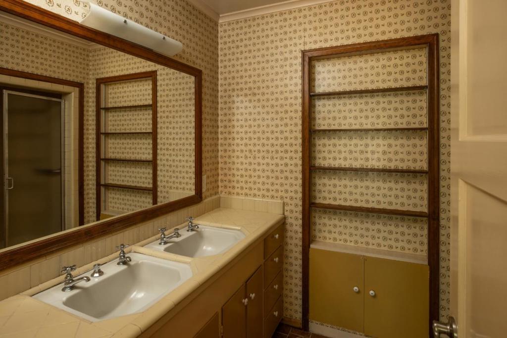 Cb9C27A7 4D55 4Cfc 983B B77F20191403 2 Bassett Lane, Atherton, Ca 94027 &Lt;Span Style='BackgroundColor:transparent;Padding:0Px;'&Gt; &Lt;Small&Gt; &Lt;I&Gt; &Lt;/I&Gt; &Lt;/Small&Gt;&Lt;/Span&Gt;