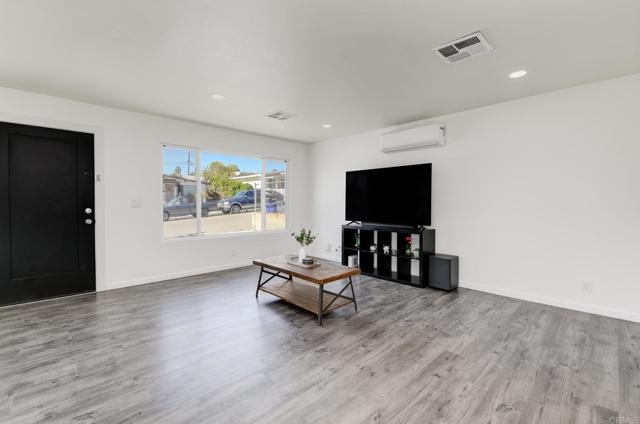 Detail Gallery Image 8 of 25 For 611 San Juhn St, Spring Valley,  CA 91977 - 4 Beds | 2 Baths