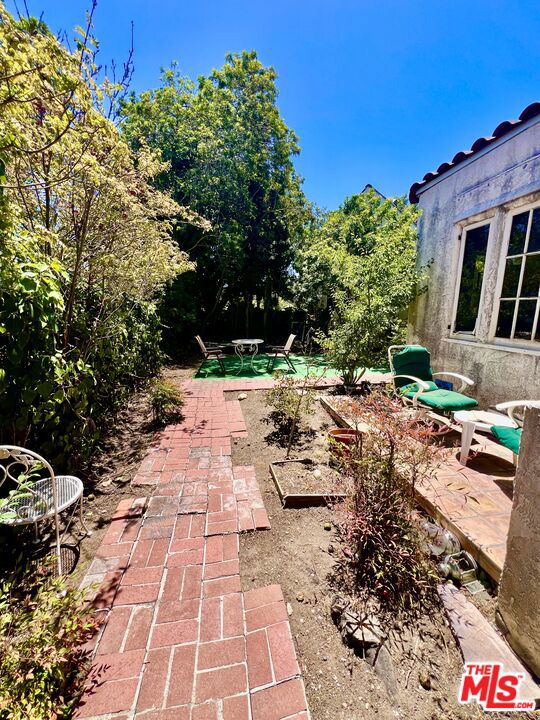 705 Superba Avenue photo 3