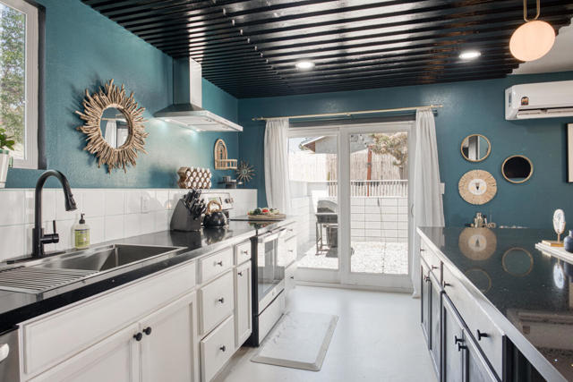 61589 El Reposo Street, Joshua Tree CA: https://media.crmls.org/mediaz/cb9d34cf-a51b-4862-a589-0ebe19b60401.jpg