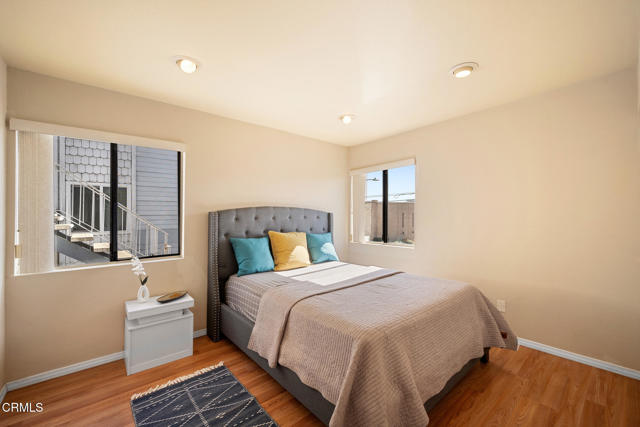 1121 E Wilson Avenue, Glendale CA: https://media.crmls.org/mediaz/cb9d6c44-81cb-49e1-91f8-6f0076a3f564.jpg