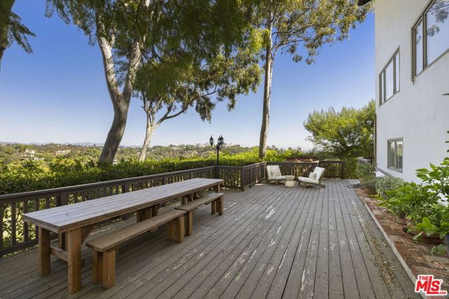 1018 N Tigertail Road, Los Angeles CA: https://media.crmls.org/mediaz/cb9d7509-0172-4b9f-bda1-ec39d9a3f67a.jpg