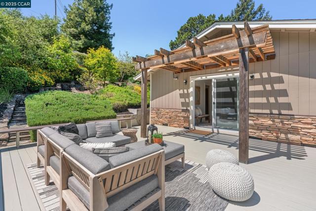70 Lost Valley Dr, Orinda CA: https://media.crmls.org/mediaz/cb9deb36-dabc-4a89-8eb9-7d7820b0d4f3.jpg