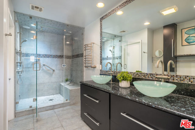 2870 Angelo Drive, Los Angeles CA: https://media.crmls.org/mediaz/cb9e4292-538d-4eb9-abe0-cb522efacf00.jpg