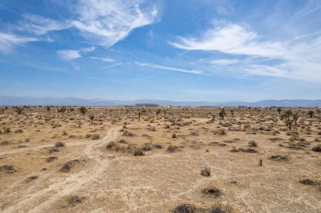 0 TBD, Palmdale CA: https://media.crmls.org/mediaz/cb9e5ae2-683a-4aa6-b335-9449b0f70bbe.jpg