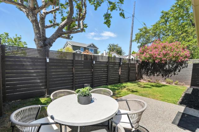 946 Laguna Avenue, Burlingame CA: https://media.crmls.org/mediaz/cb9f5518-f1b0-41fa-9530-21ff5076f377.jpg