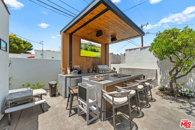 3871 Roxton Avenue, Los Angeles CA: https://media.crmls.org/mediaz/cb9f9558-896b-4635-85e3-1d7a5853ac8d.jpg