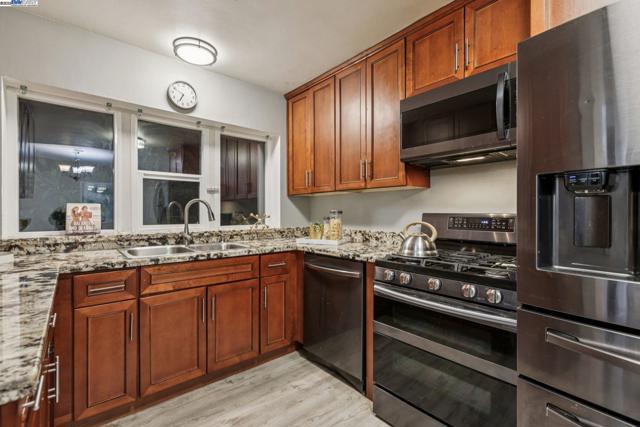 24282 Willimet Way, Hayward CA: https://media.crmls.org/mediaz/cb9fd35f-772c-4864-b35a-b3c0c7a8a94a.jpg