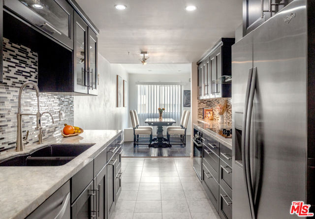 7259 Hillside Avenue, Los Angeles CA: https://media.crmls.org/mediaz/cb9fee82-f5be-4b6d-a909-362c972d8857.jpg