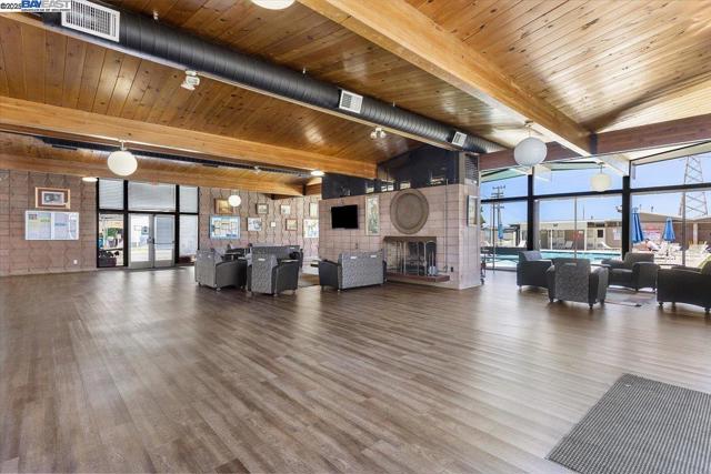 3015 E Bayshore Road #423, Redwood City CA: https://media.crmls.org/mediaz/cb9ff84e-405d-4034-aa21-8cc57615fd52.jpg