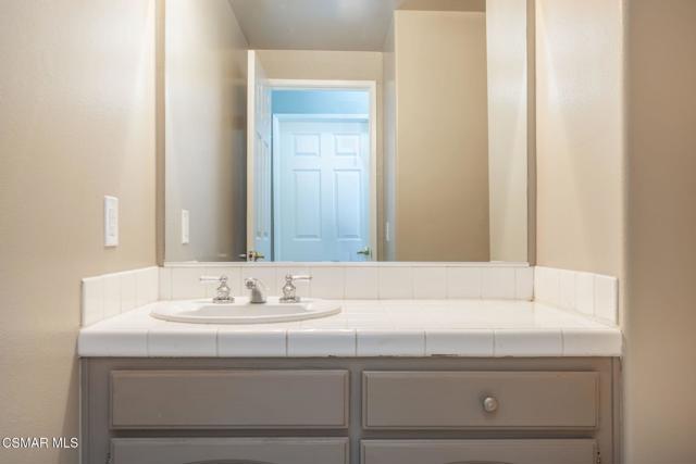 4826 Piedmont Drive, Oak Park CA: https://media.crmls.org/mediaz/cba03cf7-9feb-47cb-9a75-432e2dee7c73.jpg