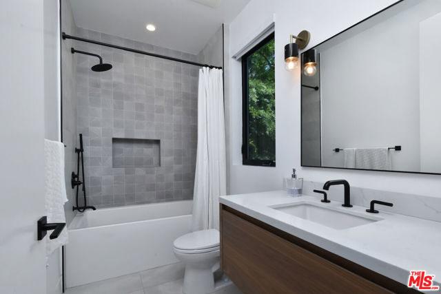 5316 Lennox, Sherman Oaks CA: https://media.crmls.org/mediaz/cba06520-8aa1-4f88-b814-600c130ec445.jpg