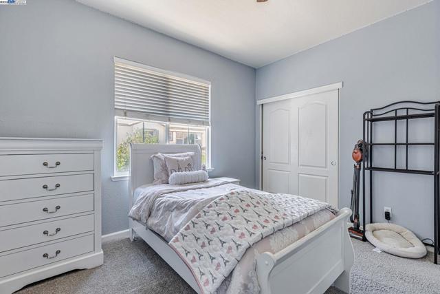 799 Ellerbrook St, Mountain House CA: https://media.crmls.org/mediaz/cba086f2-2146-43b7-982b-499a4ddc8456.jpg