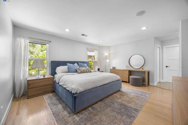 4149 Moselle Ct, Pleasanton CA: https://media.crmls.org/mediaz/cba0b23e-0146-47ca-80a9-0adc1fbeb904.jpg
