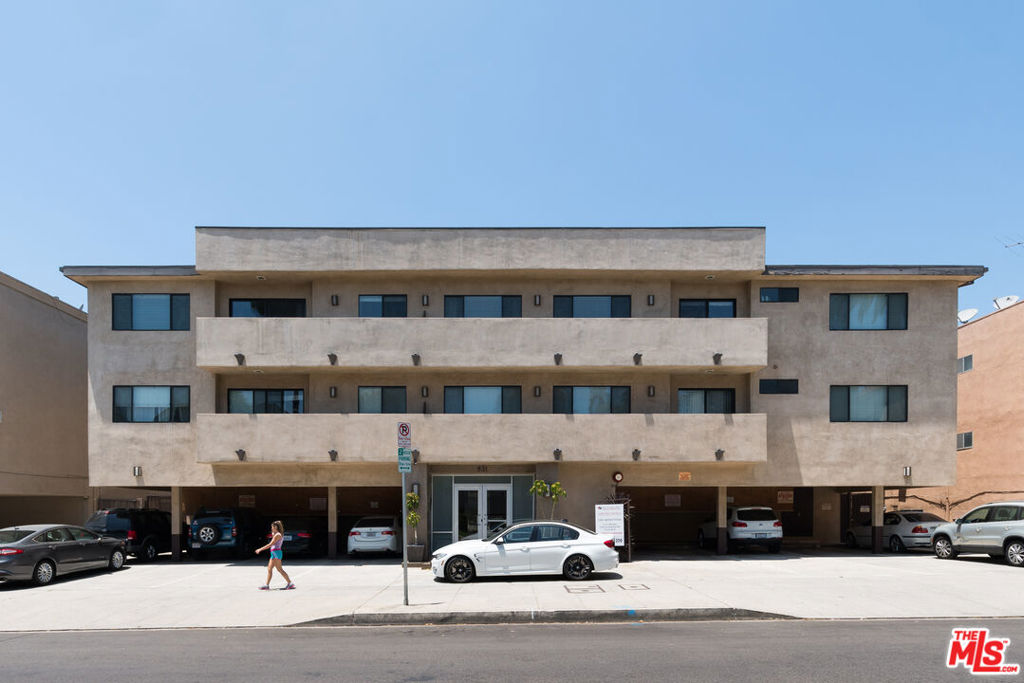 931 N ALFRED Street #205