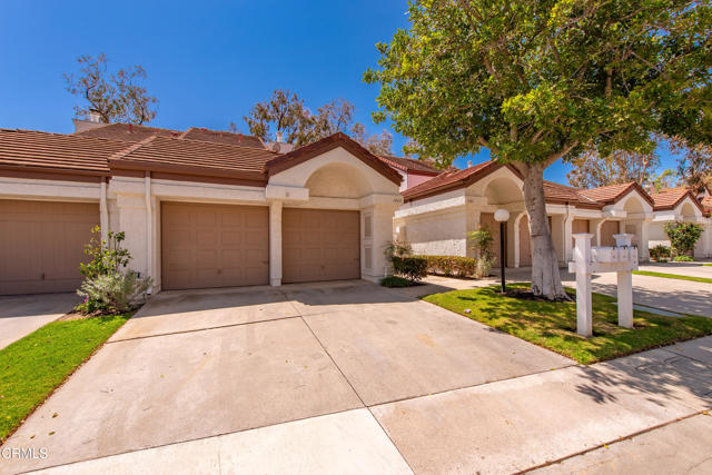 1404 Calle Lozano, Camarillo CA: https://media.crmls.org/mediaz/cba1b787-99b3-43e4-a295-aa9f32f5e571.jpg