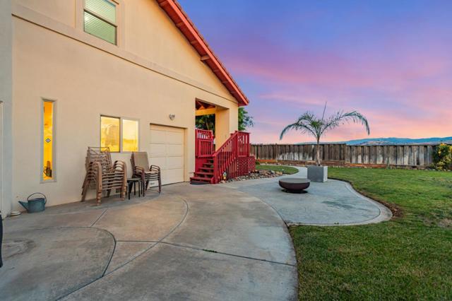 50 Schmidt Court, Hollister CA: https://media.crmls.org/mediaz/cba1ba0f-6bd2-4a5e-8541-815bf5246589.jpg