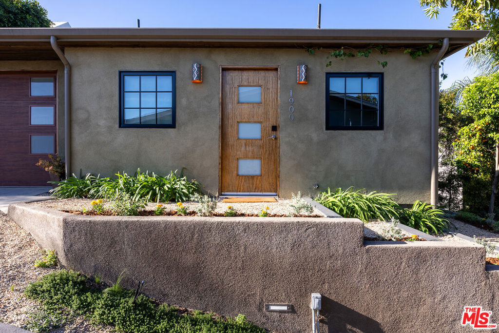 https://media.crmls.org/mediaz/cba1dbc1-29f1-4d7c-bcd8-59aefd0ca6a7.jpg?preset=X-Large