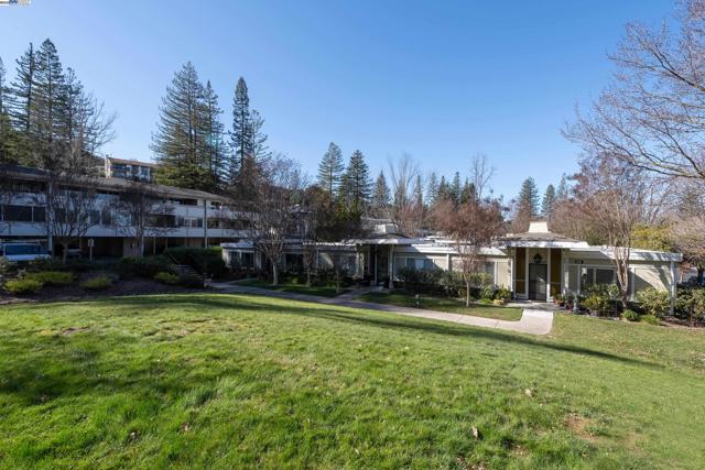 1141 PTARMIGAN DR, Walnut Creek CA: https://media.crmls.org/mediaz/cba1f05f-9310-4edb-ac0e-8db7ed96bb27.jpg