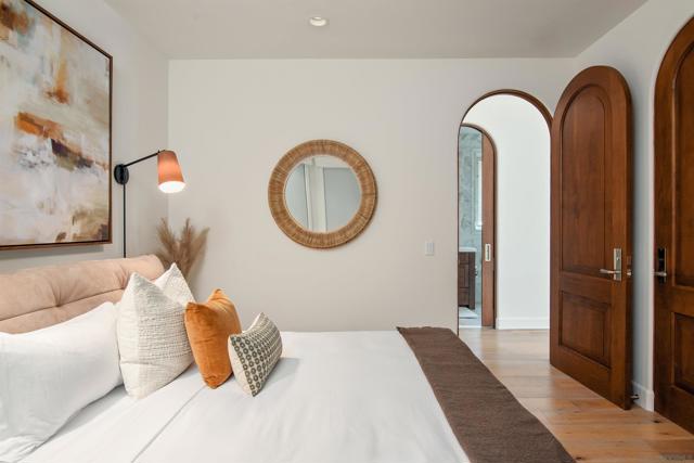 7729 Ivanhoe Avenue, La Jolla CA: https://media.crmls.org/mediaz/cba1f199-160c-4092-adc9-b904b5f1466c.jpg