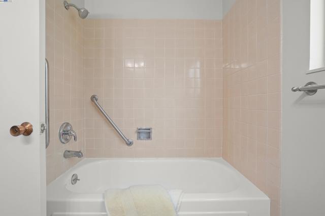 501 Amherst Ct, San Ramon CA: https://media.crmls.org/mediaz/cba20cda-b6f2-449c-89d0-a52355626566.jpg