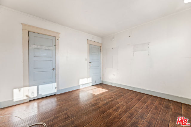 1011 N N Heliotrope Drive, Los Angeles CA: https://media.crmls.org/mediaz/cba28505-7615-450b-9030-337216a47c20.jpg