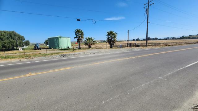 3510 San Juan Hollister Road, Hollister CA: https://media.crmls.org/mediaz/cba2aff6-38b4-4ecc-b50e-d96c9fb86c2b.jpg