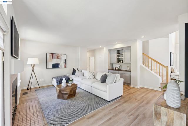 Image 21 of 60 For 674 Crystal Ct