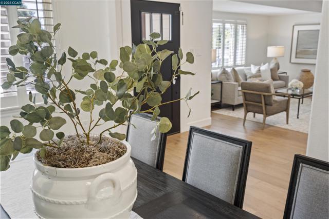 273 Valle Vista Dr, Danville CA: https://media.crmls.org/mediaz/cba4044c-106f-4fe1-afce-dde16325ef05.jpg